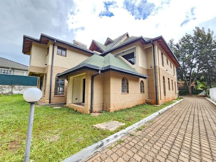 6 Bed House with En Suite in Runda