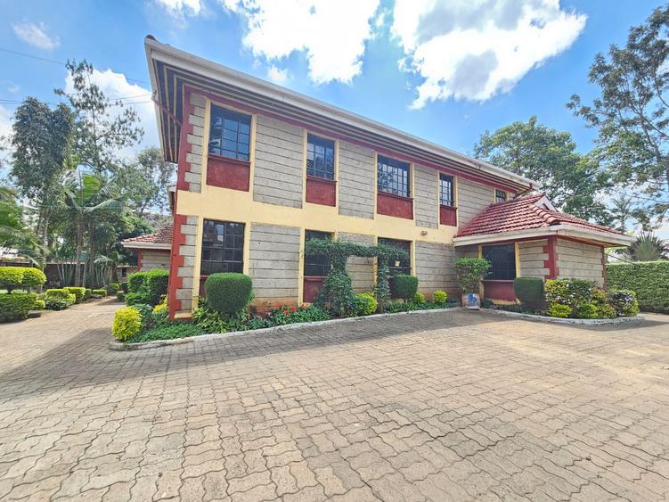 5 Bed House with En Suite in Nyari