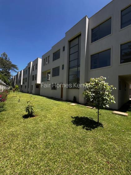 6 Bed Townhouse with En Suite at Lavington Green