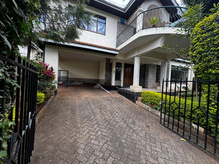 4 Bed Townhouse with En Suite in Brookside 4 Bed Townhouse with En Suite in Brookside