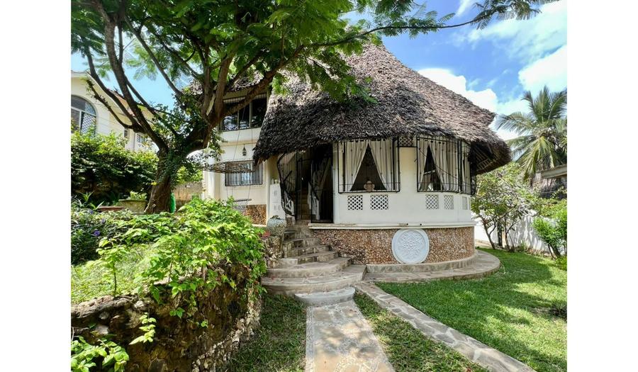 4 Bed House with Swimming Pool in Diani