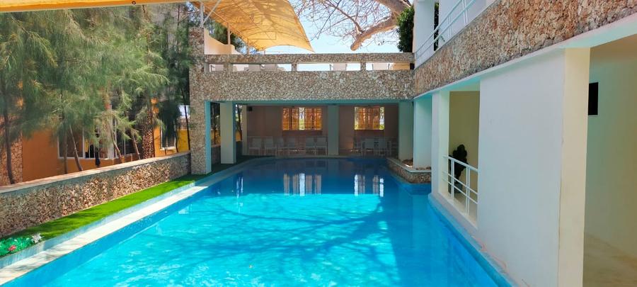 5 Bed Villa with En Suite in Kikambala