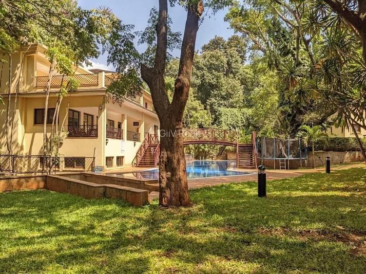 3 Bed Apartment with En Suite in Riverside