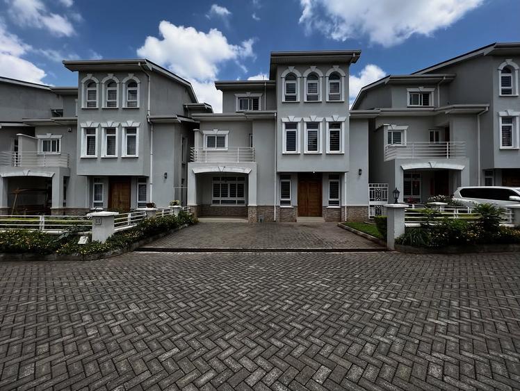 5 Bed Townhouse with En Suite at Lavington Green