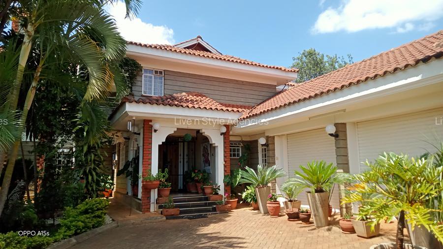 6 Bed House with En Suite in Runda