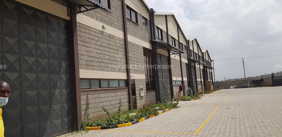 9,000 ft² Warehouse with Service Charge Included at North Airport Road