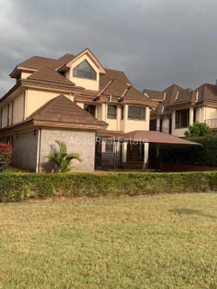 5 Bed Villa with En Suite in Runda