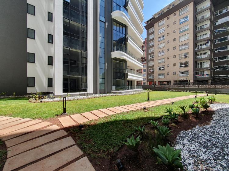 5 Bed Apartment with En Suite in General Mathenge