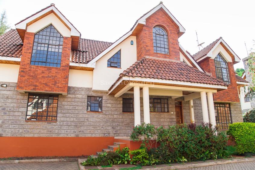 4 Bed House with En Suite in Lavington