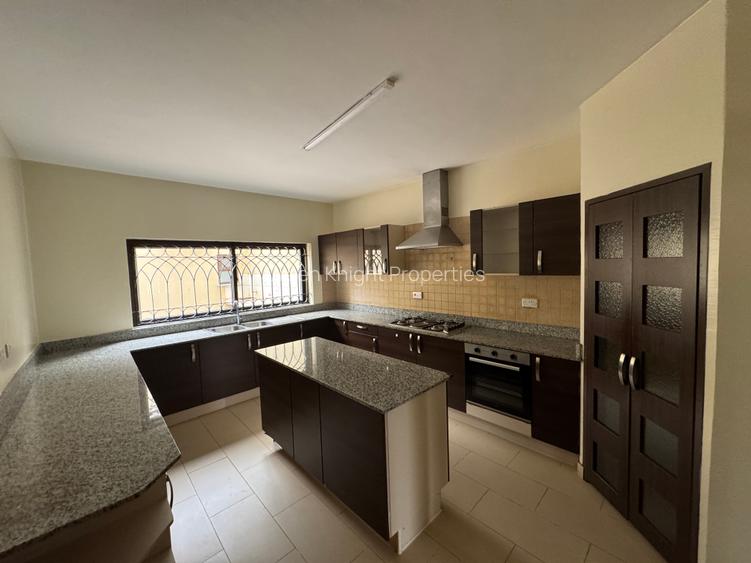 5 Bed Townhouse with En Suite in Lavington