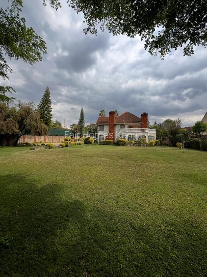 Commercial Property with Service Charge Included at Lavington Green