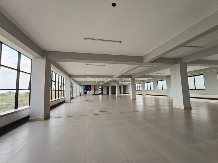 5,000 ft² Office with Service Charge Included in Tatu City