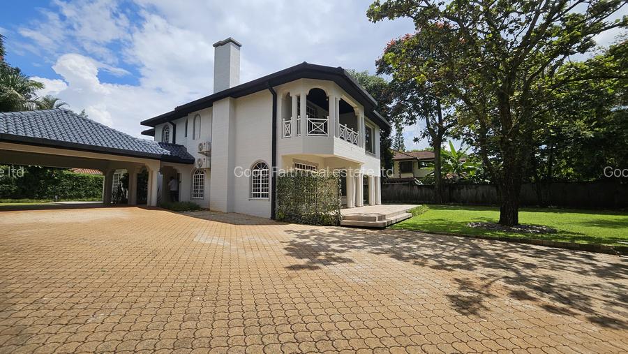 5 Bed House with En Suite in Runda