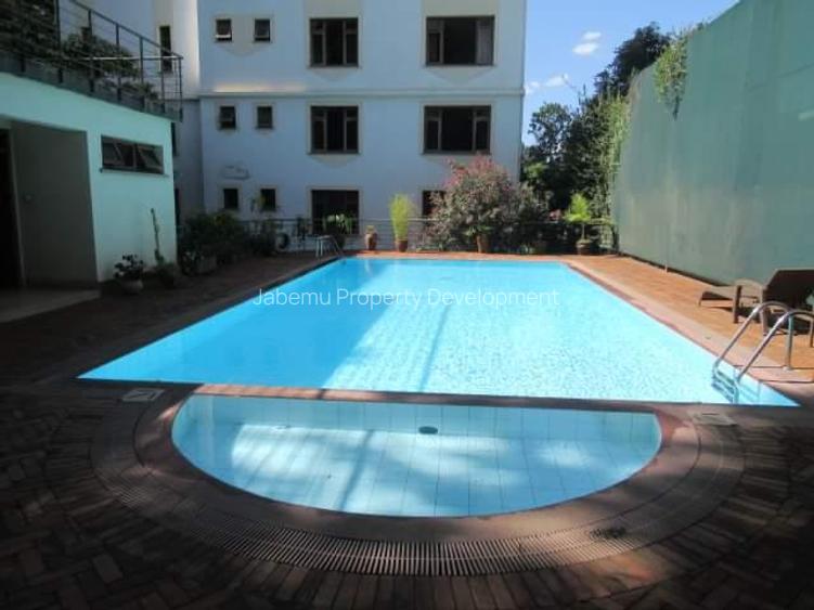 4 Bed Apartment with En Suite in Riverside