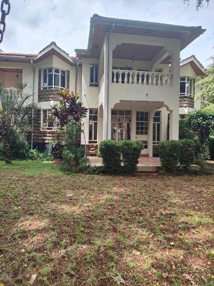 5 Bed House with En Suite at Lavington