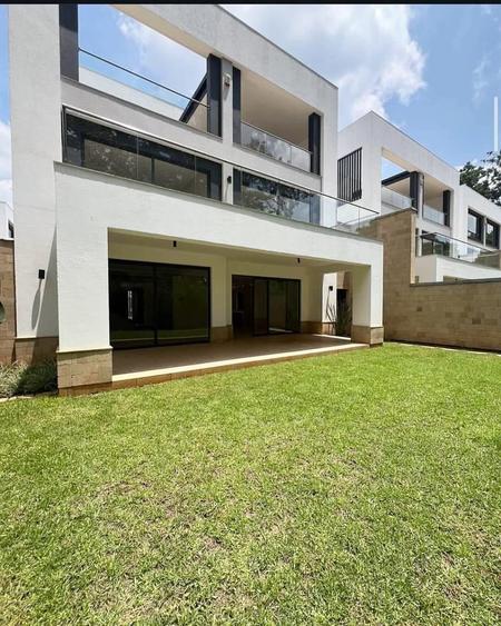 5 Bed House with En Suite in Westlands Area