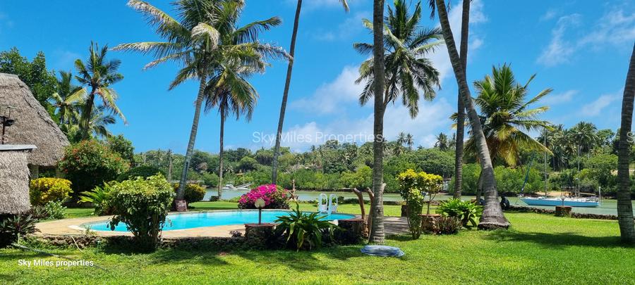 1 Bed Villa with En Suite at La-Marina