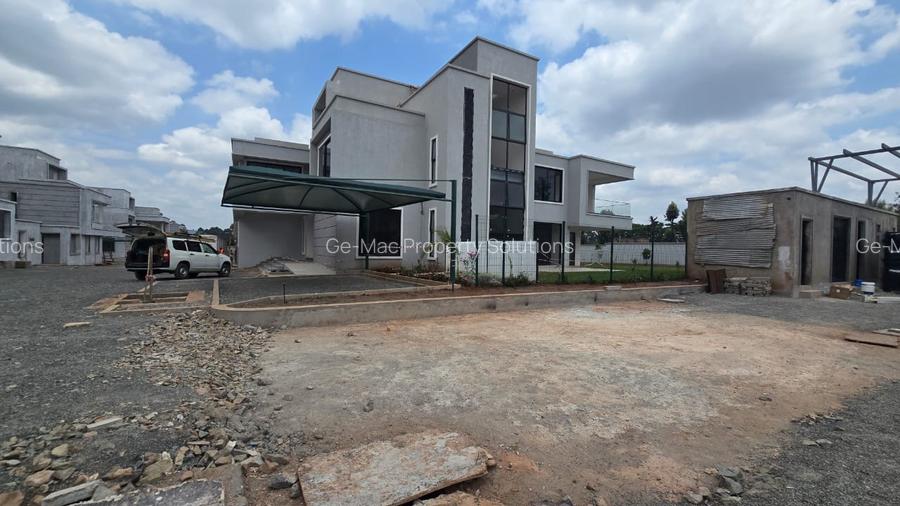 5 Bed Villa with En Suite in Runda