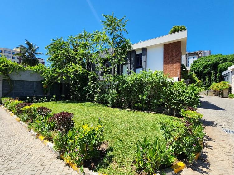 5 Bed Villa with En Suite in Nyali Area - Vista 3
