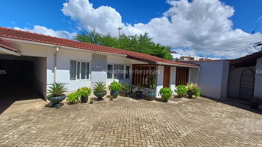 Serviced 1 Bed Apartment with En Suite at 2Nd Avenue Nyali