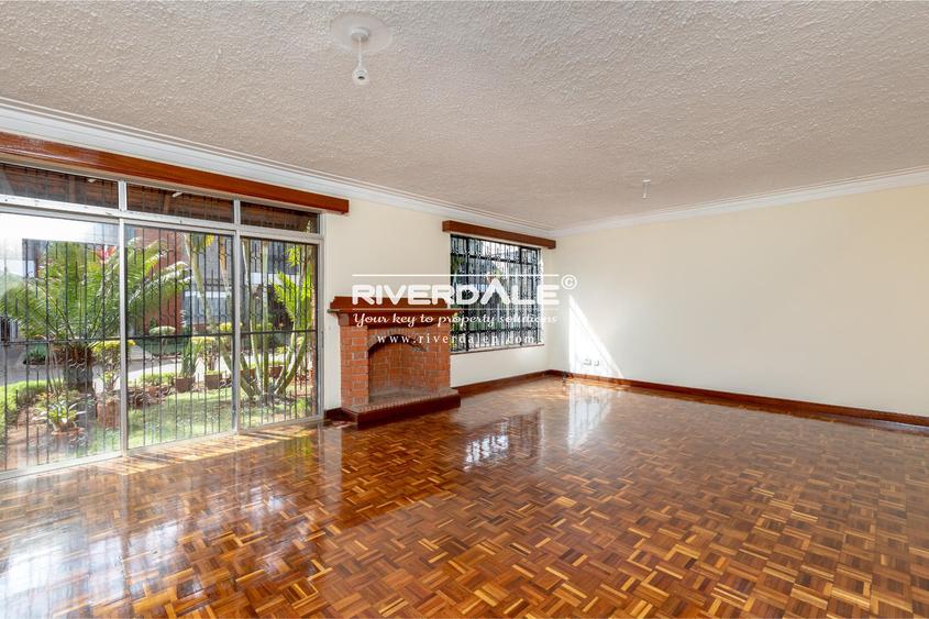 5 Bed Townhouse with En Suite in Brookside 5 Bed Townhouse with En Suite in Brookside