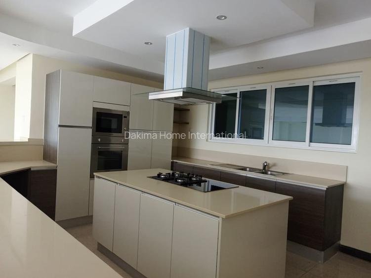 3 Bed Apartment with En Suite in Riverside