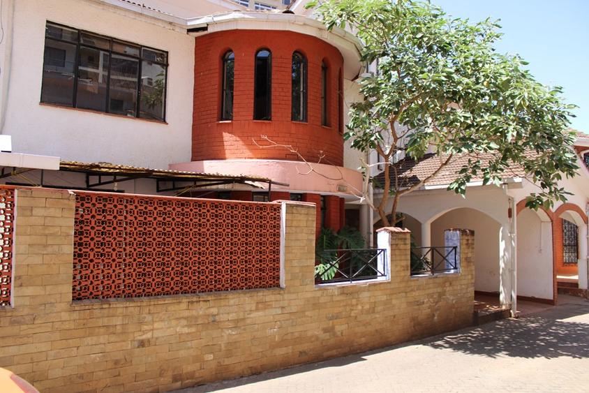 5 Bed Townhouse with En Suite in Brookside 5 Bed Townhouse with En Suite in Brookside