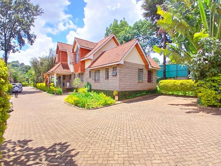 4 Bed Townhouse with En Suite at Lavington 4 Bed Townhouse with En Suite at Lavington