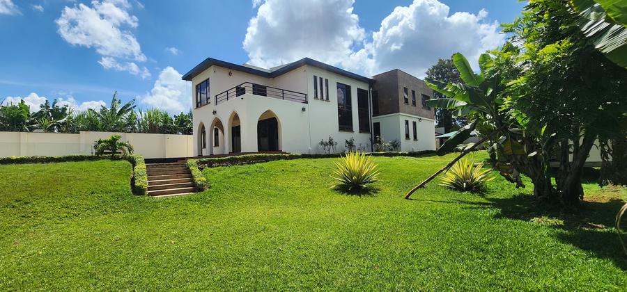 5 Bed House with En Suite in Runda