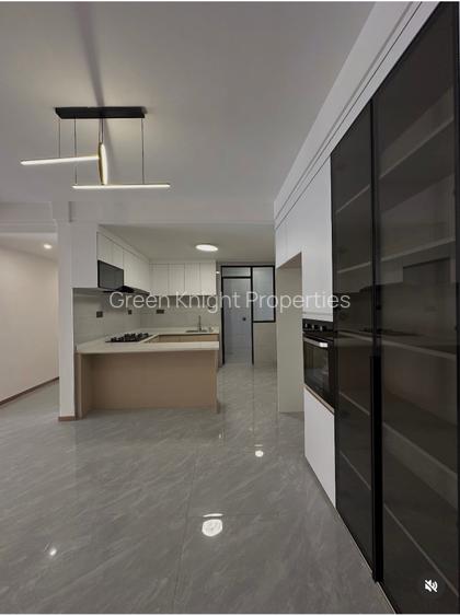 Serviced 3 Bed Apartment with En Suite in Riverside