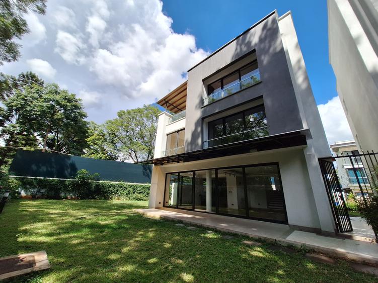 5 Bed Townhouse with En Suite in Lavington 5 Bed Townhouse with En Suite in Lavington