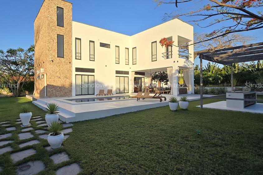 4 Bed Villa with En Suite in Diani