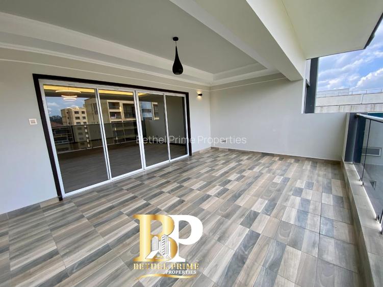 3 Bed Apartment with En Suite in Riverside