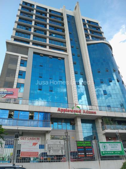 1,221 ft² Office with Lift at Adams