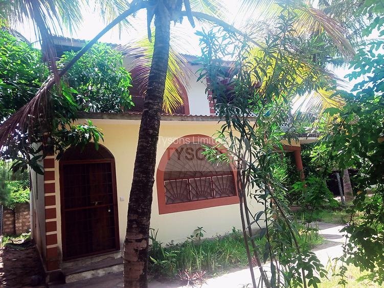 2 Bed Apartment with En Suite in Malindi