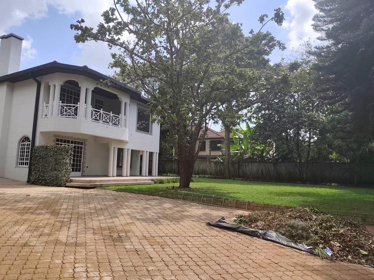 5 Bed House with En Suite in Runda 5 Bed House with En Suite in Runda