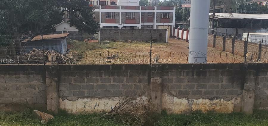 Commercial Property with Parking in Garden Estate