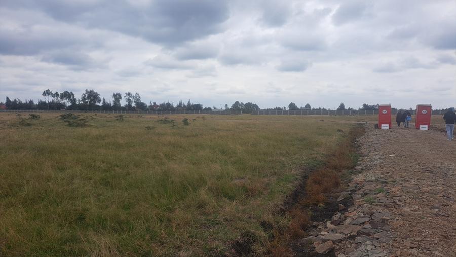 5,000 ft² Land in Katani