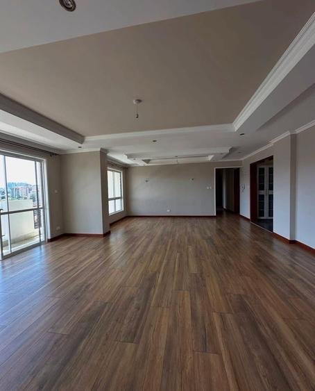 3 Bed Apartment with Gym in Riverside