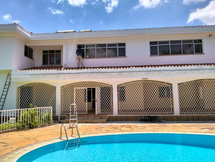 5 Bed House with En Suite in Runda