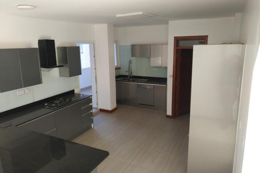 4 Bed Apartment with En Suite in General Mathenge