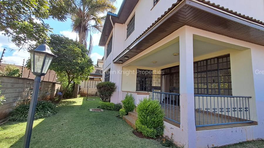 4 Bed House with En Suite in Lavington