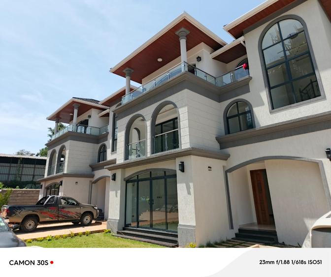 5 bed townhouse with en suite at lavington