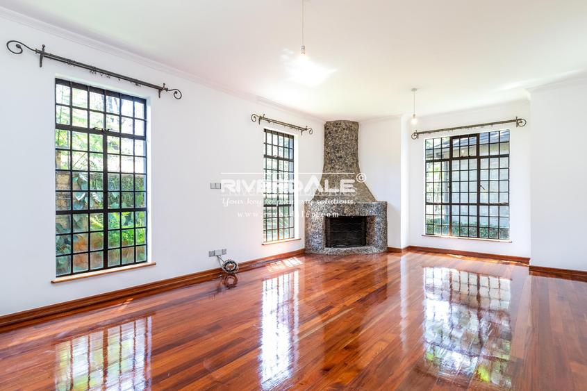 4 Bed Villa with En Suite in Westlands Area