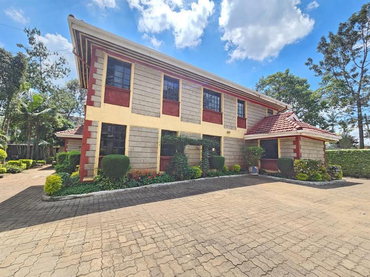 5 Bed House with En Suite in Nyari