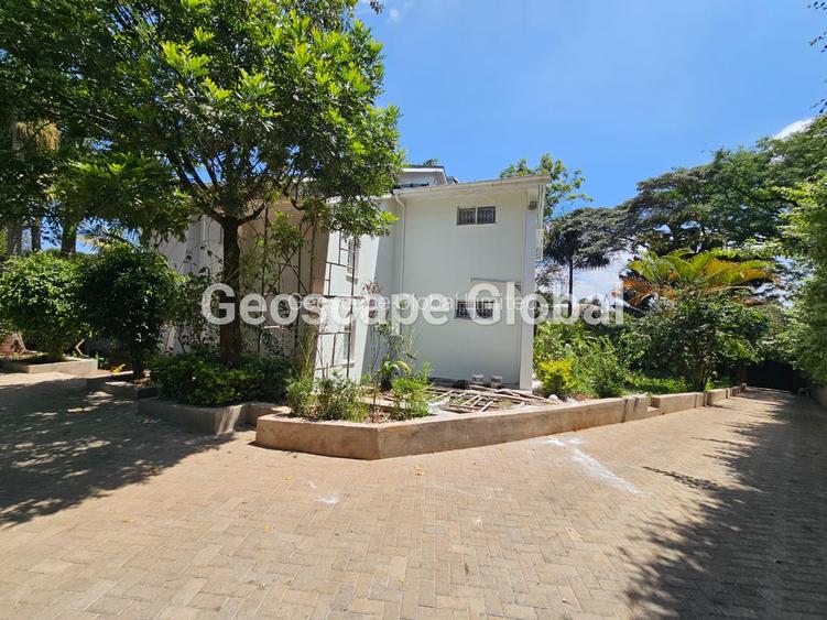 5 Bed House with En Suite in Runda