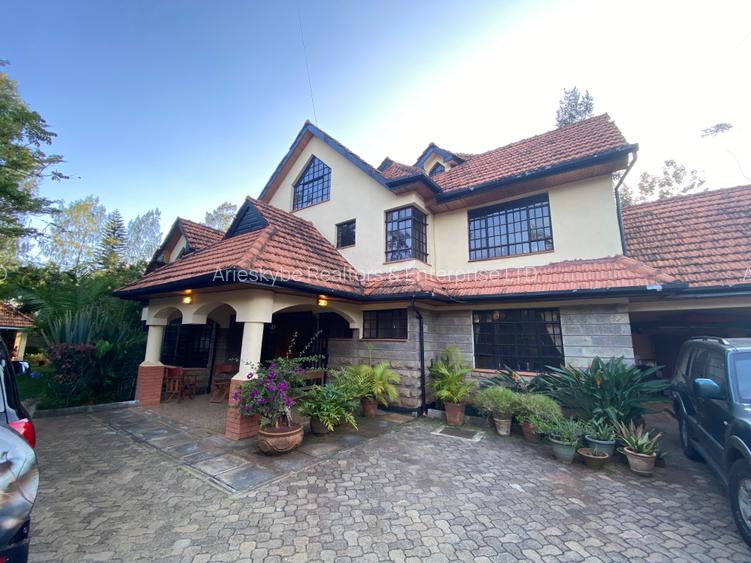 5 Bed Villa with En Suite in Runda