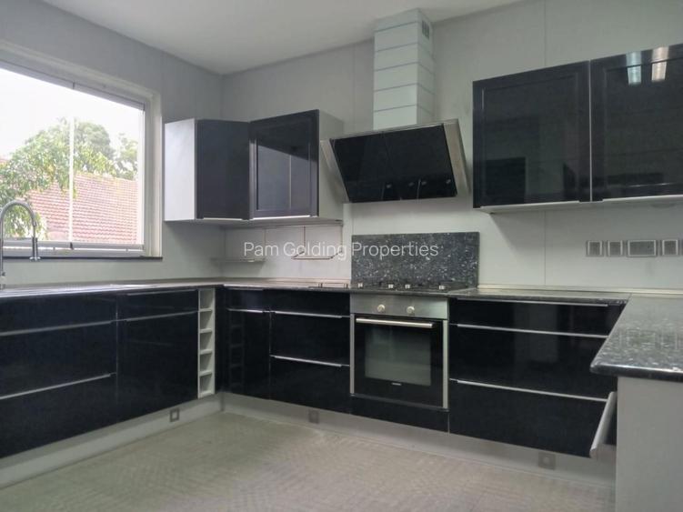 3 Bed Apartment with En Suite in Riverside