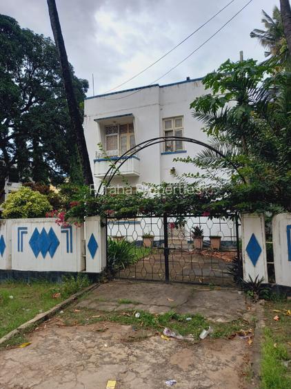 5 Bed House with En Suite in Tudor