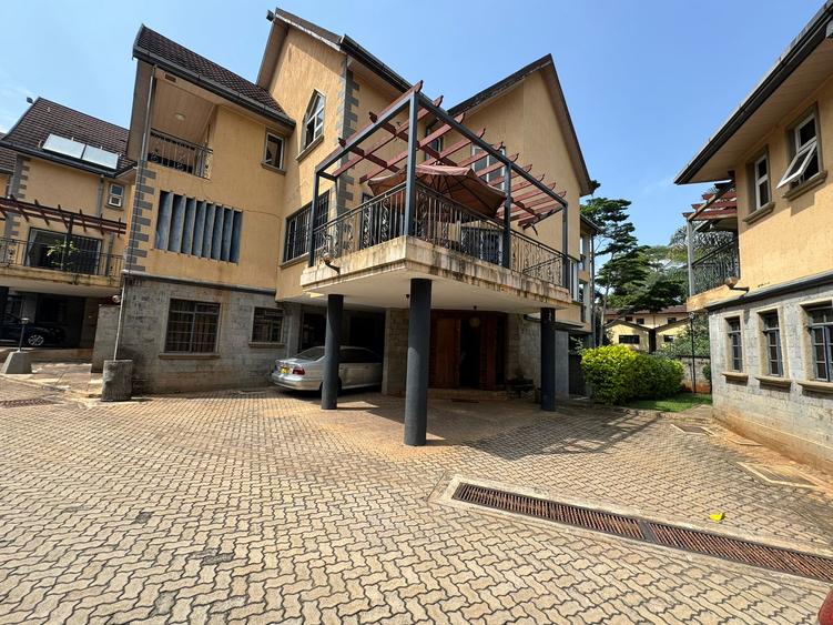 5 Bed Townhouse with En Suite in Spring Valley